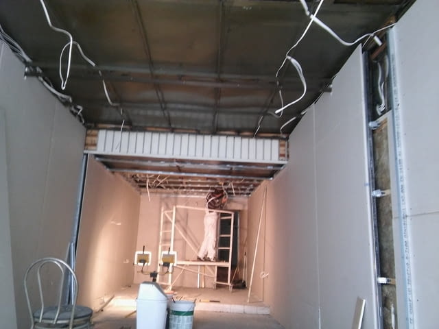 Шпакловка, монтаж на гипсокартон Боядисване с боя, Боядисване с латекс, Вътрешна топлоизолация, Инсталация на гипсокартон, Инсталация на окачени тавани, Консултация, Обръщане на прозорци, Шпакловка, Работа през уикенд - Да - град Плевен | Строителни Услуги - снимка 10