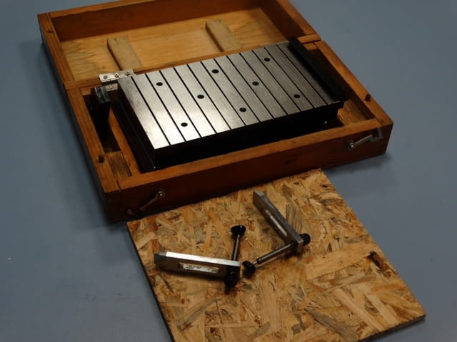 Синусна маса 200x120 mm Металургия, На дребно - град Пловдив | Промишлено Оборудване - снимка 1