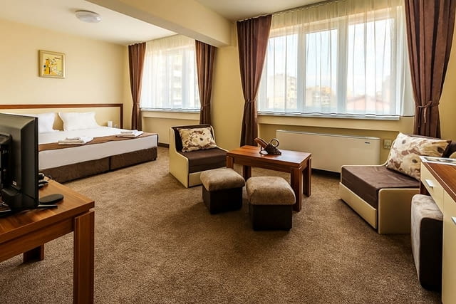 Хотел България - град Харманли | Хотели - снимка 1