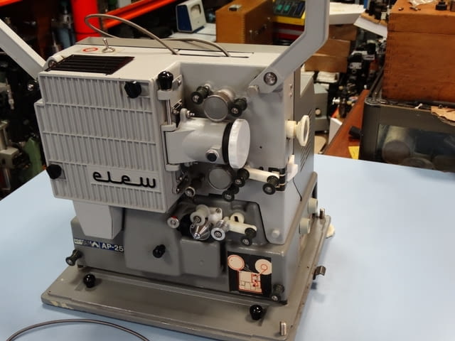 Кинопроектор VARIMEX 122 - град Пловдив | Антикварни Предмети - снимка 1