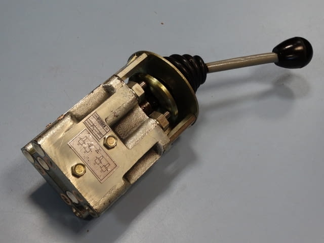 Хидравличен джойстик ORSTA 4-позиционен, град Пловдив | Промишлено Оборудване - снимка 2