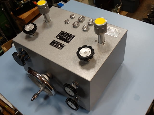 Лабораторен стенд за манометри YOKOHAMA PM41, град Пловдив | Машини / Съоръжения - снимка 2