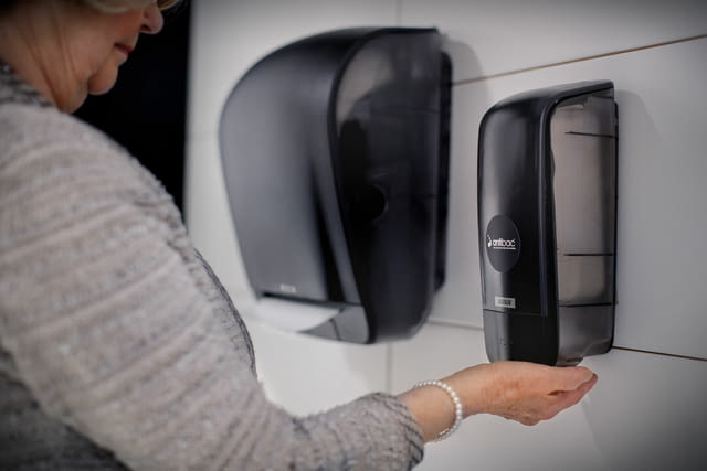 Професионални дозатори за течен сапун на пяна , душ гел , шампоан и дезинфектанти за помещения с ви - снимка 11