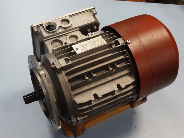 Електродвигател със спирачка T 90S 12/4 BR B5 42 NT, град Пловдив | Промишлено Оборудване - снимка 3