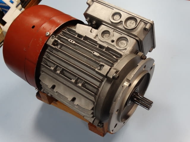 Електродвигател със спирачка T 90S 12/4 BR B5 42 NT, град Пловдив | Промишлено Оборудване - снимка 6