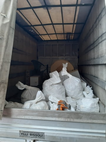 Транспортни услуги В страната, Извозване на строителни отпадъци, Транспорт на битова техника, Транспорт на мебели, Извозване на битова техника, Извозване на стари мебели, Извозване на строителни отпадъци, 2000 т - град Русе | Транспортни / Хамалски - снимка 8