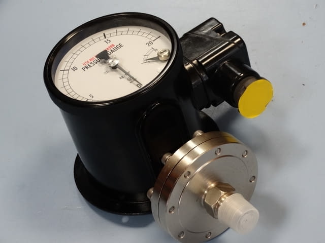 Ел. контактен манометър Лека промишленост, На дребно - град Пловдив | Промишлено Оборудване - снимка 1