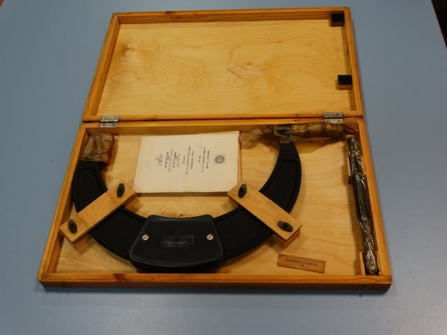 Микрометър 200-225 mm - град Пловдив | Инструменти - снимка 1