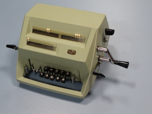 Сметачна машина KR 13 - city of Plovdiv | Antiques - снимка 1