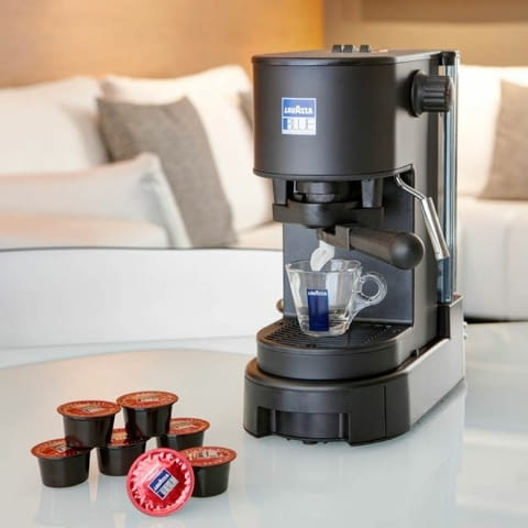 Кафе машина Lavazza Blue LB-800 LAVAZZA, Coffee machine with capsules, 850 W - city of Vidin | Espresso Machines - снимка 1