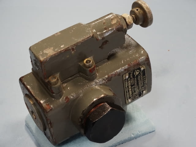 Хидравличен клапан 20-2001 Тежка промишленост, На дребно - град Пловдив | Промишлено Оборудване - снимка 1