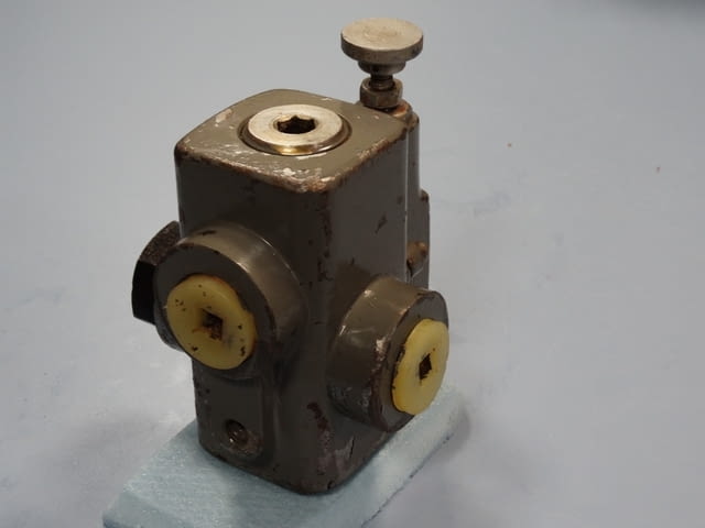 Хидравличен клапан 20-2001 Тежка промишленост, На дребно - град Пловдив | Промишлено Оборудване - снимка 5