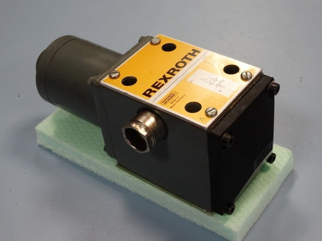 Хидравличен разпределител Rexroth 4WE-10, град Пловдив | Промишлено Оборудване - снимка 1