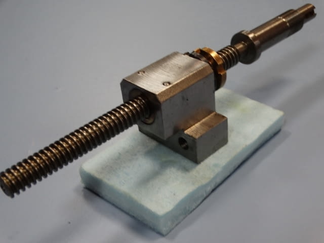 Винт за напречен супорт за струг C13 - град Пловдив | Машини / Съоръжения - снимка 2