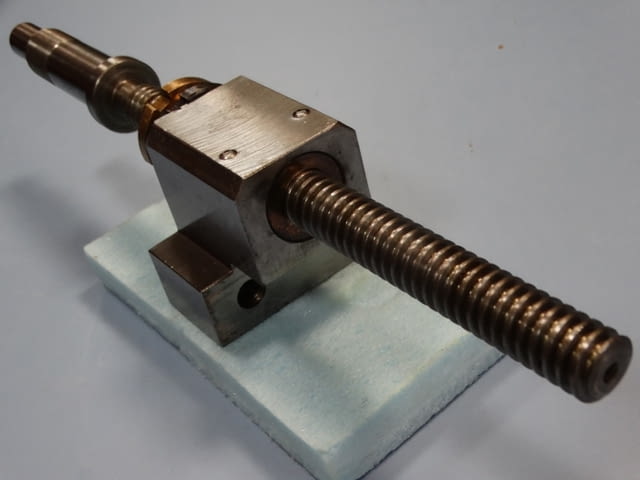 Винт за напречен супорт за струг C13 - град Пловдив | Машини / Съоръжения - снимка 4