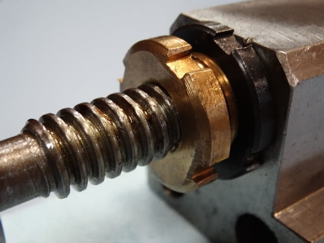 Винт за напречен супорт за струг C13 - град Пловдив | Машини / Съоръжения - снимка 6