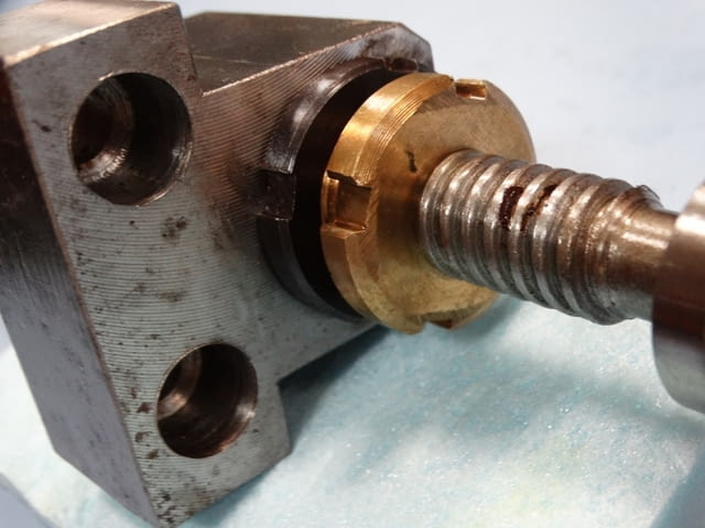 Винт за напречен супорт за струг C13 - град Пловдив | Машини / Съоръжения - снимка 8