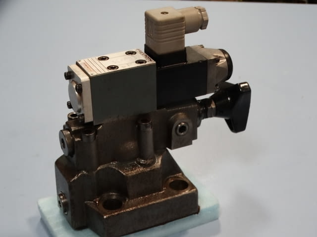 Хидравличен блок с клапан Rexroth Тежка промишленост, На дребно - град Пловдив | Промишлено Оборудване - снимка 1