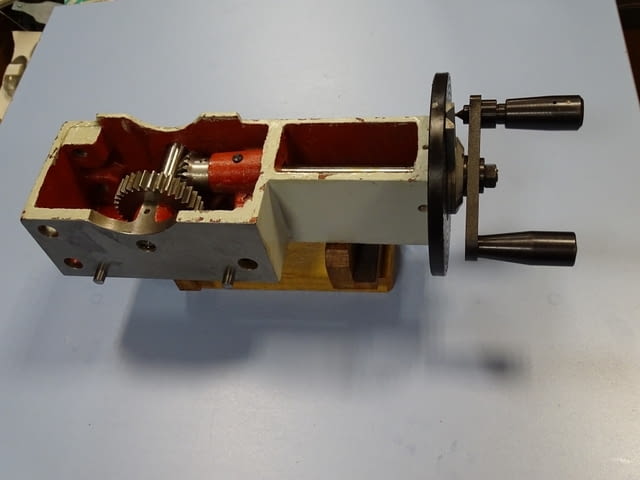 Приспособление делително за фреза TOS Машиностроене, На дребно - град Пловдив | Промишлено Оборудване - снимка 1