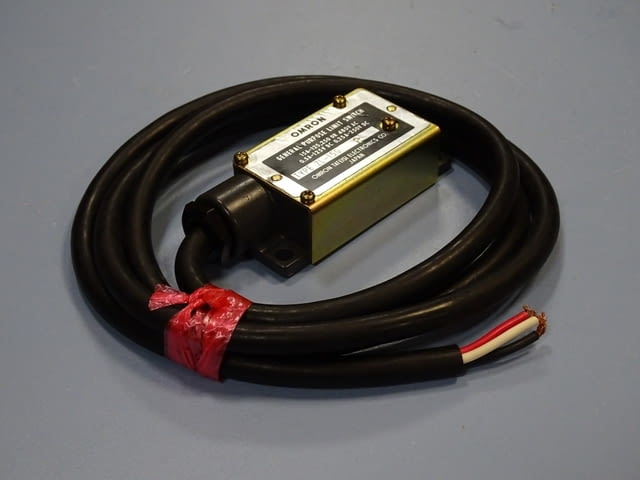 Изключвател OMRON ZL-15G Машиностроене, На дребно - град Пловдив | Промишлено Оборудване - снимка 1