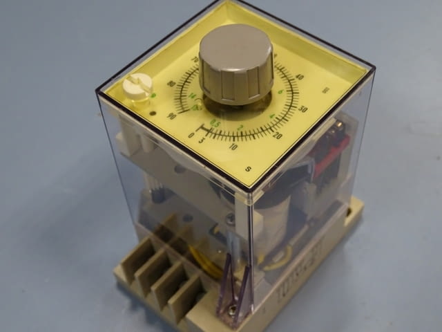 Реле време Siemens 7PR3051-0 Машиностроене, На дребно - град Пловдив | Промишлено Оборудване - снимка 3