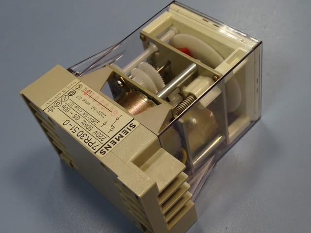 Реле време Siemens 7PR3051-0 Машиностроене, На дребно - град Пловдив | Промишлено Оборудване - снимка 5