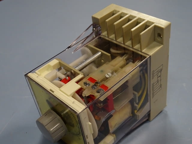 Реле време Siemens 7PR3051-0 Машиностроене, На дребно - град Пловдив | Промишлено Оборудване - снимка 6