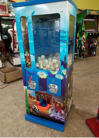 Вендинг машина за гумени топчета и капсули, град Варна | Машини / Съоръжения - снимка 1