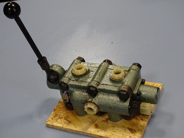 Хидравличен разпределител ръчен TOS RBS-10M60, град Пловдив | Промишлено Оборудване - снимка 1