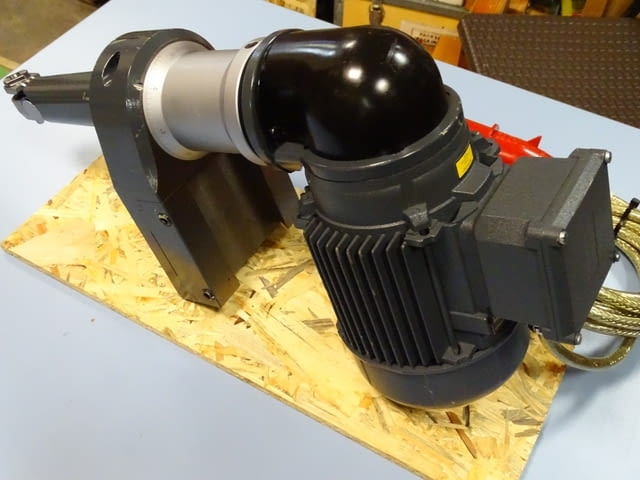 Ъглова високооборотна глава Deckel Corner Milling Spindle Head 2036 - снимка 3