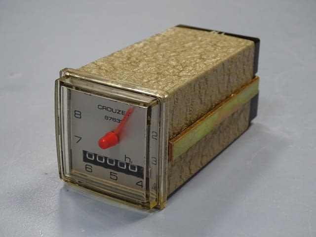 Брояч на часове Hour Meter CROUZET 87631, град Пловдив | Промишлено Оборудване - снимка 1