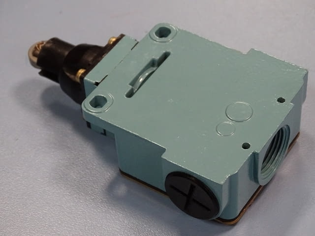 Изключвател Telemecanique XCK-M1D02 Енергетика, На дребно - град Пловдив | Промишлено Оборудване - снимка 5