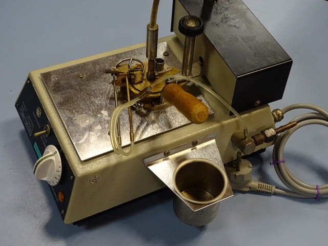 Уред за анализ по метода на PENSKY-MARTENS, Semi-Automatic Herzog - снимка 3