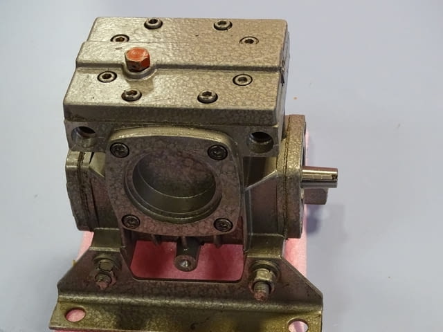 Червячен редуктор 2Ч-40 Машиностроене, На дребно - град Пловдив | Промишлено Оборудване - снимка 2