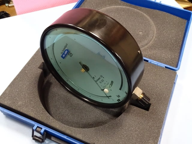 Образцов манометър WIKA 341.11.250 4 Bar, city of Plovdiv | Industrial Equipment - снимка 10