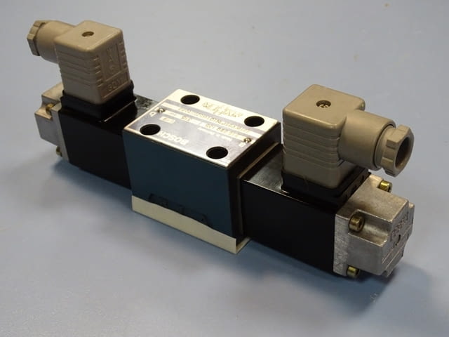 Хидравличен разпределител BOSCH 0 810 090 - city of Plovdiv | Machinery - снимка 4