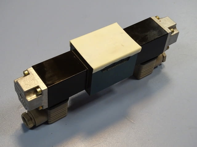 Хидравличен разпределител BOSCH 0 810 090 - city of Plovdiv | Machinery - снимка 7