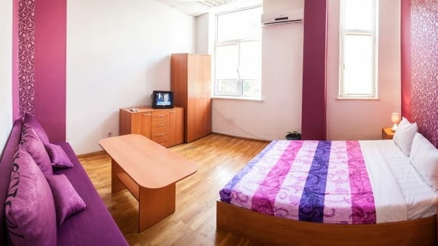 НОЩУВКИ- центъра на София ниски цени, Климатик Internet, Cable TV, Furnished, Parking, Balcony, TV, In the Center, Near by Bus Station, Near by Shop, Near by Metro Station, Near by Park, Near by School, Near by Food Store - city of Sofia | Lodging - снимка 8
