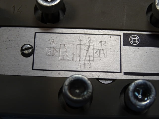 Пневматичен разпределител BOSCH 0820024502 24V DC double solenoid valve - снимка 2