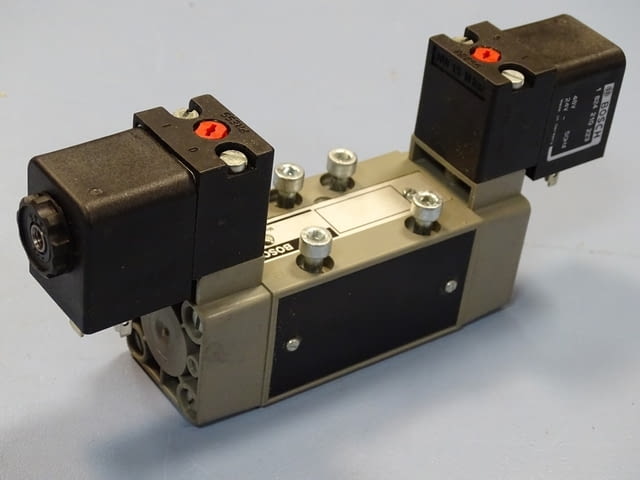 Пневматичен разпределител BOSCH 0820024502 24V DC double solenoid valve - снимка 7