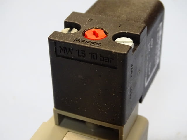 Пневматичен разпределител BOSCH 0820024502 24V DC double solenoid valve - снимка 8