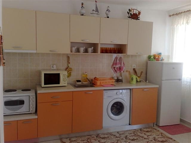 Къща в прегръдката на морето - Поморие Pomorie, Internet, Air Conditioning, Cable TV - city of Pomoriе | Seaside Holidays - снимка 2