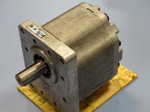 Хидравлична помпа Jihostroi U80A Engineering, Retails - city of Plovdiv | Industrial Equipment - снимка 1