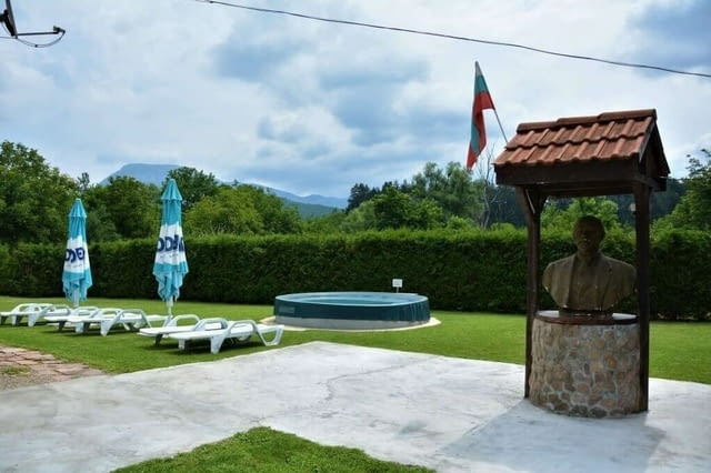 Къща за гости с басейн и механа "Тушеви" - гр. Вършец, град Вършец | Почивка на Планина - снимка 2
