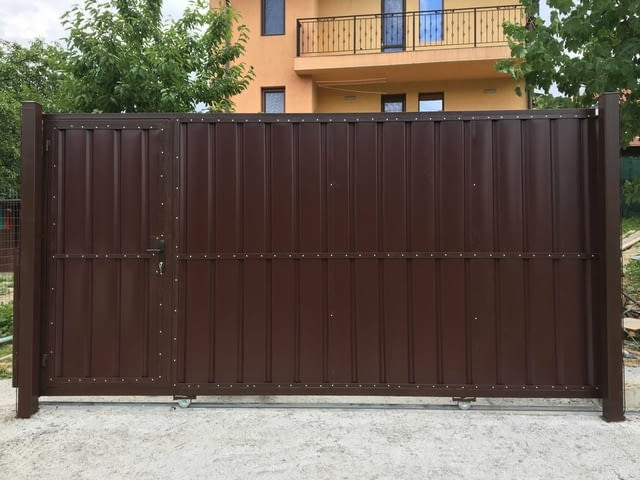 Метални врати, огради, навеси, парапети , стълби, козирки, град София | Дограми / Врати - снимка 1