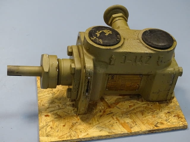 Хидравлична помпа винтова AAE32-3 Отбранителна промишленост, На дребно - град Пловдив | Промишлено Оборудване - снимка 1