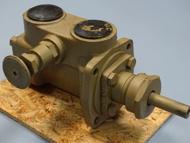 Хидравлична помпа винтова AAE32-3 Отбранителна промишленост, На дребно - град Пловдив | Промишлено Оборудване - снимка 3