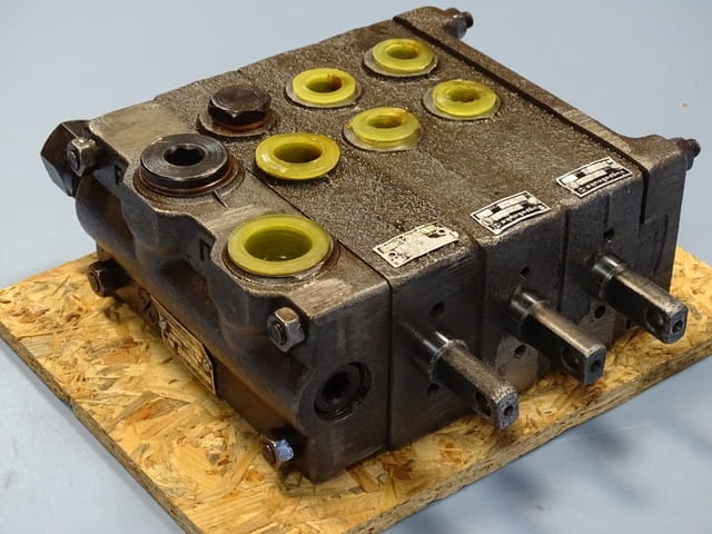 Хидравличен разпределител за мотокар 346-РК4, град Пловдив | Промишлено Оборудване - снимка 1