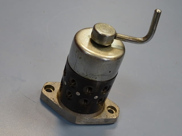 Смазочна импулсна хидравлична помпа DERN 9 позиции, city of Plovdiv | Industrial Equipment - снимка 2