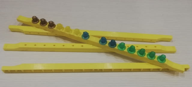 Пчелни майки -Линеен държач за маточни чашки - град Бургас | Пчеларство - снимка 1